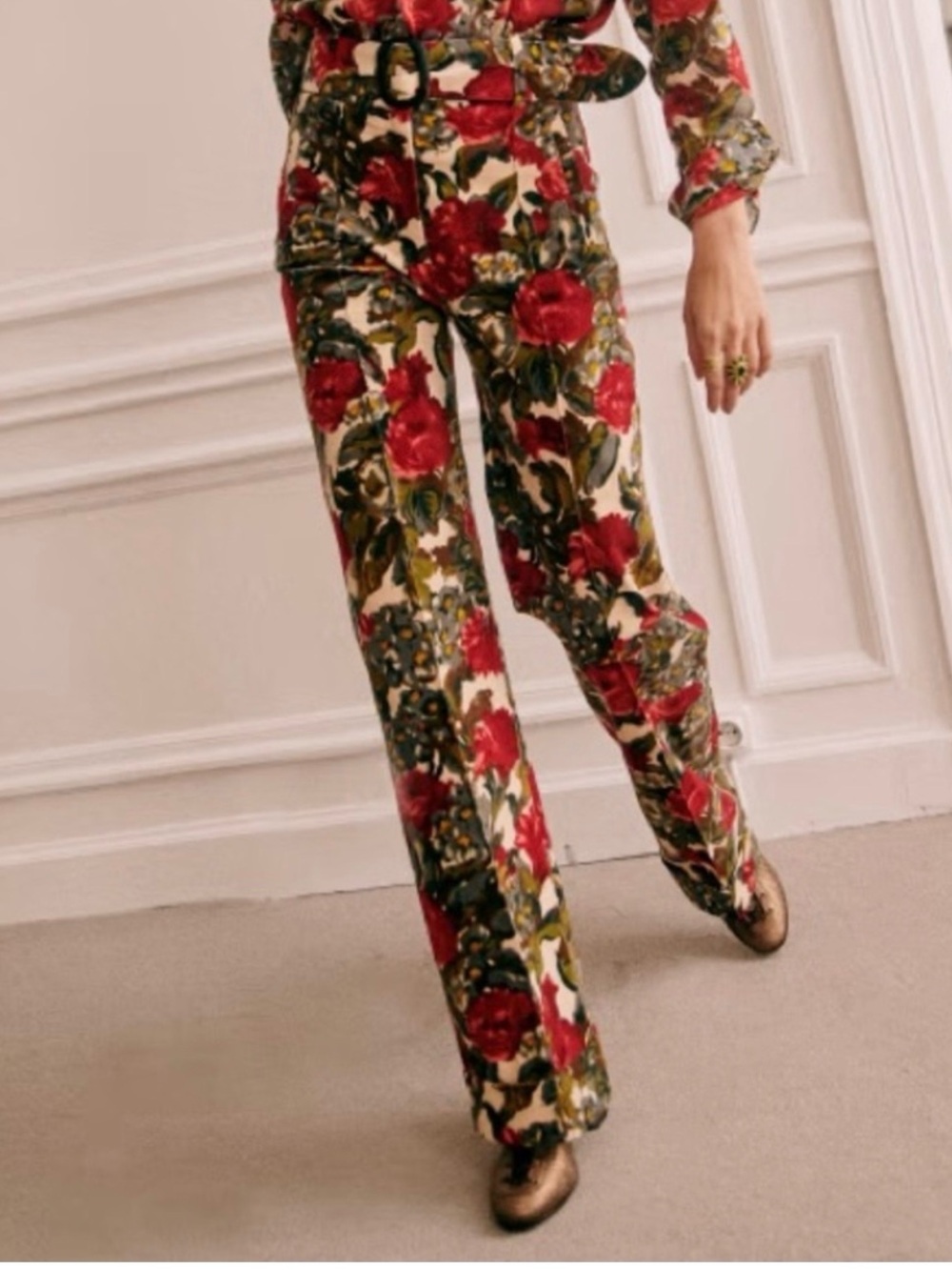 Sezane Cream Wide-Leg Floral Trousers with Red & Green Print